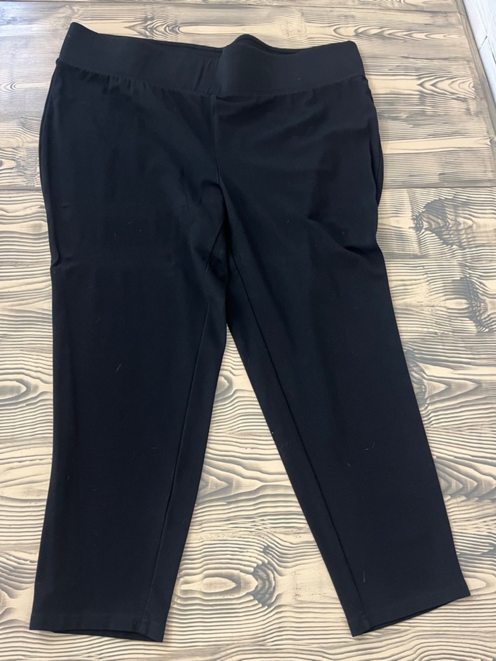 Avenue Black Pull-On Top